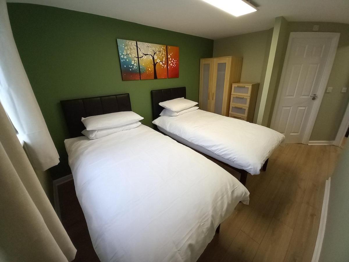 The Free Parking And Plenty Coffee Supplied Apartment!