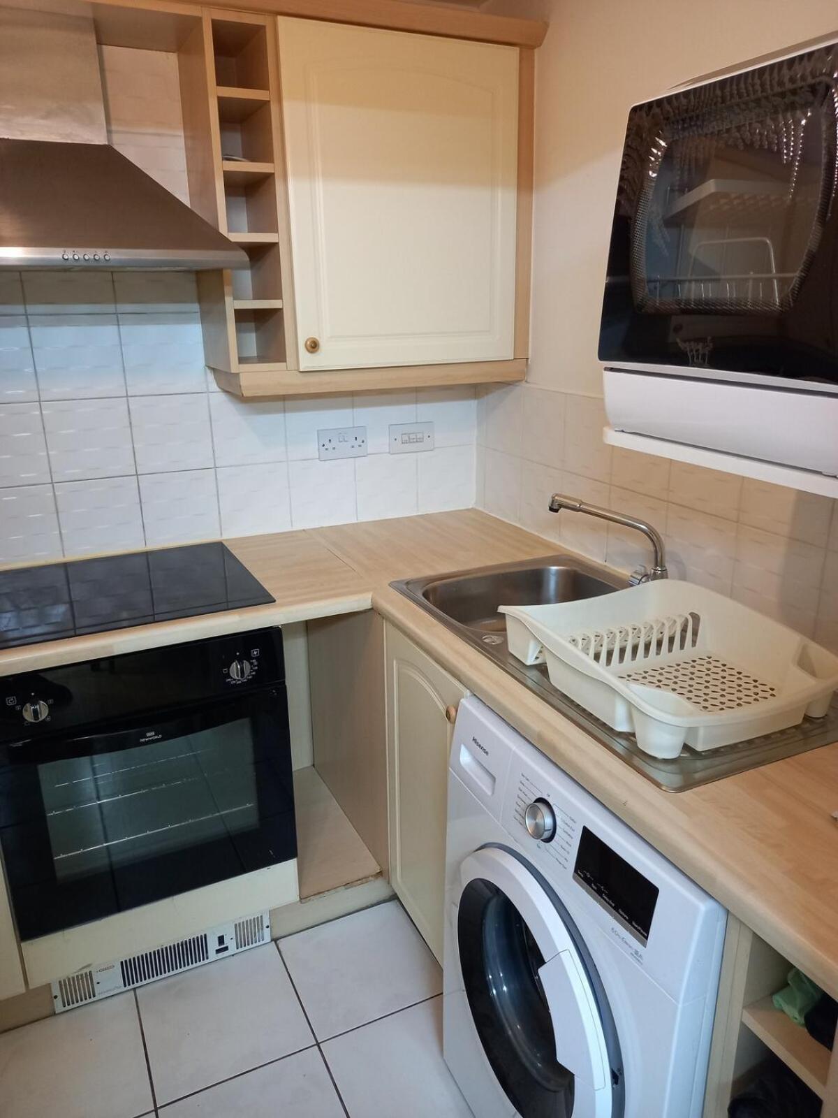 The Free Parking And Plenty Coffee Supplied Apartment! Manchester